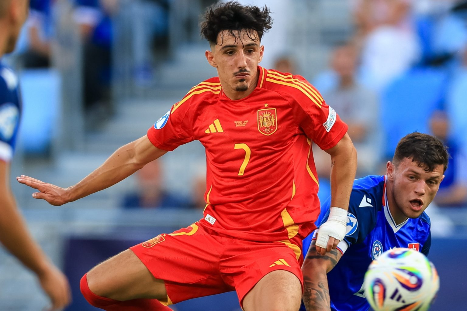 Diego López Fokusohet në Europianin Sub-21, Ndërsa Rinovimi me Valencian Pezullohet