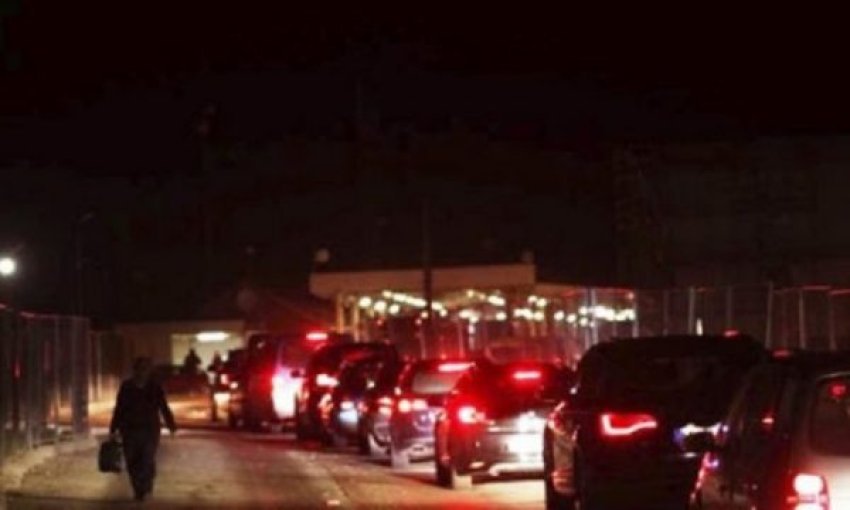 Fluks në kufi për festat: deri në 45 minuta pritje në Jarinjë, 40 në Dheu i Bardhë