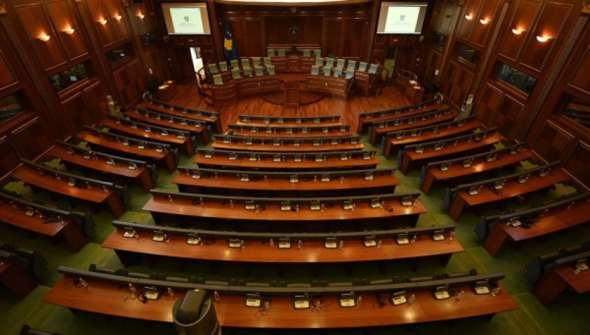 AAK ndryshon listën e deputetëve: kthehet Besnik Tahiri, Agim Çeku mbetet jashtë për shkak të kuotës gjinore